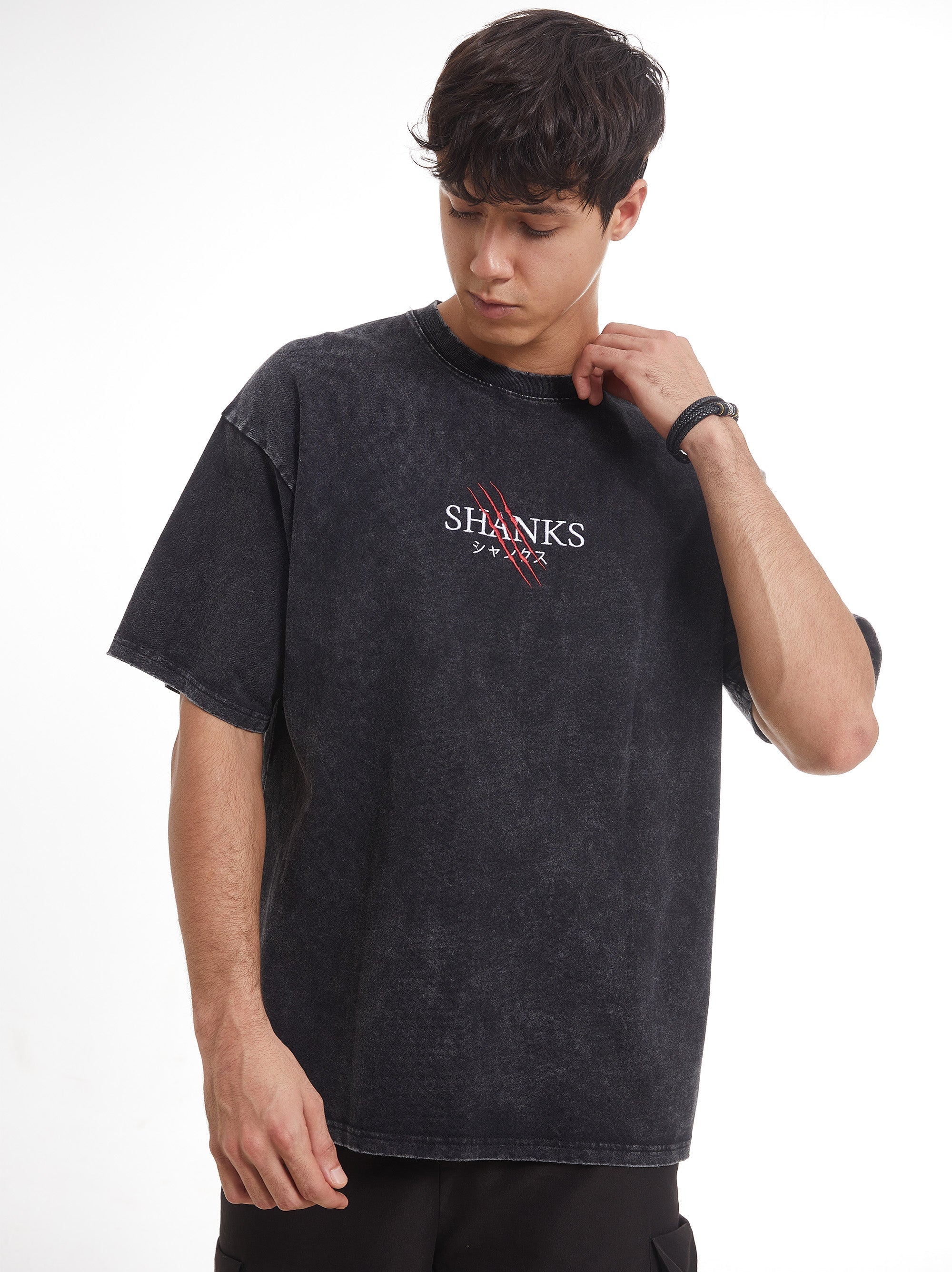 AKAGAMI EMBROIDERED ACID WASH TEE